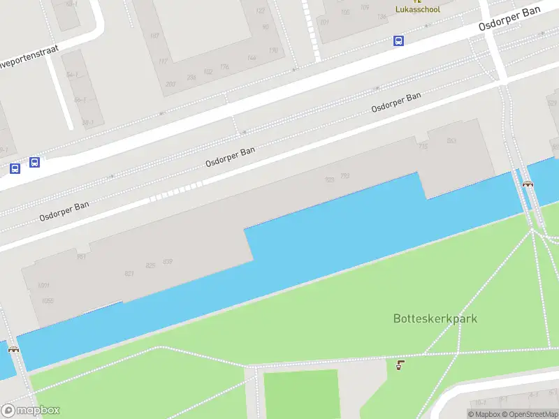 Ambulance met gepaste spoed naar de Osdorper Ban in Amsterdam