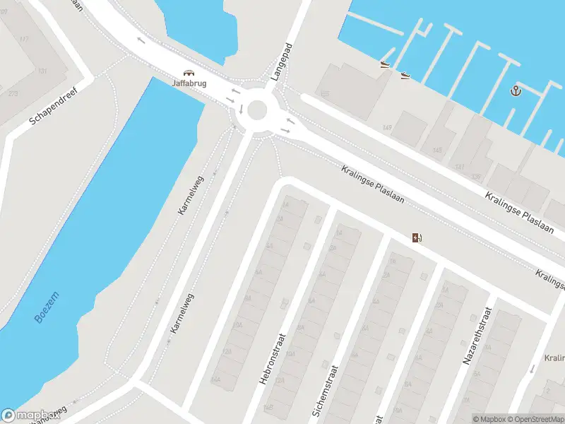 Ambulance met grote spoed naar de Karmelweg in Rotterdam