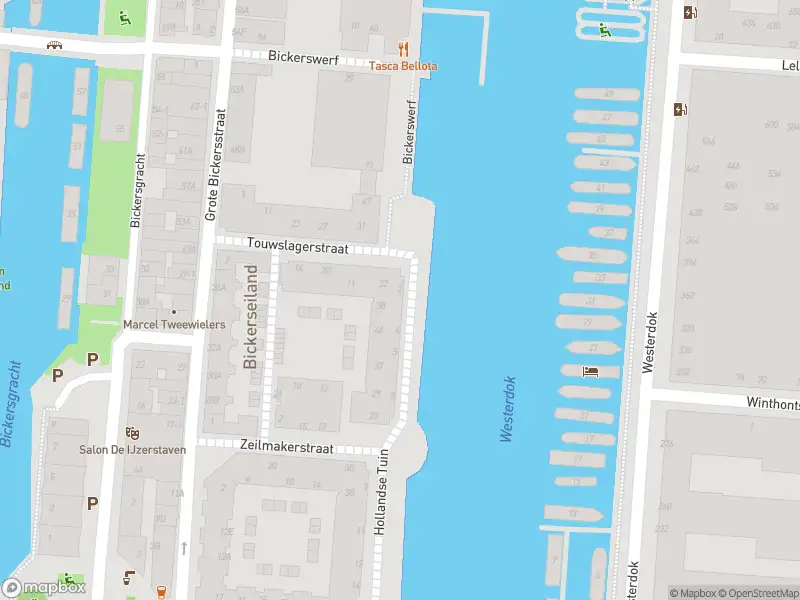 Ambulance met grote spoed naar de Hollandse Tuin in Amsterdam