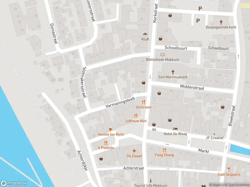 Brandweer met grote spoed naar de Vermaningsteeg in Makkum vanwege reanimatie