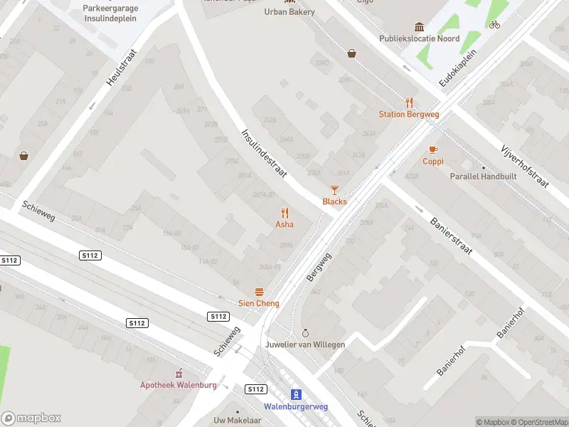 Ambulance met gepaste spoed naar de Bergweg in Rotterdam