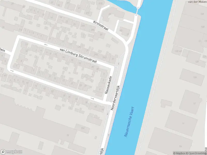 Ambulance met grote spoed naar de Nassaukade in Krommenie