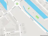 Politie met grote spoed naar de Hoofden in Sneek vanwege voertuigen te water