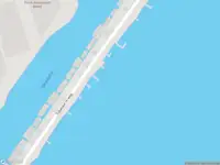 Ambulance met grote spoed naar de Zijkanaal H-weg in Amsterdam