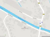 Brandweer met grote spoed naar de Baron van Asbeckweg in Warfhuizen vanwege voertuigen te water