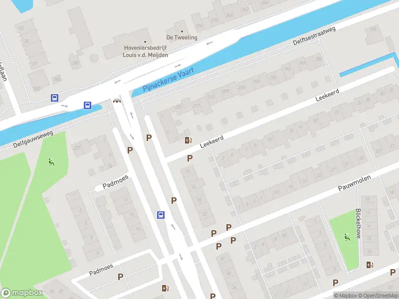 Ambulance met grote spoed naar de Leekeerd in Delfgauw