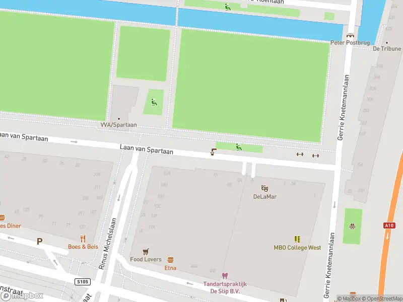 Ambulance met gepaste spoed naar de Laan van Spartaan in Amsterdam