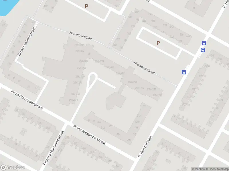 Ambulance met grote spoed naar de Prins Alexanderstraat in Alkmaar