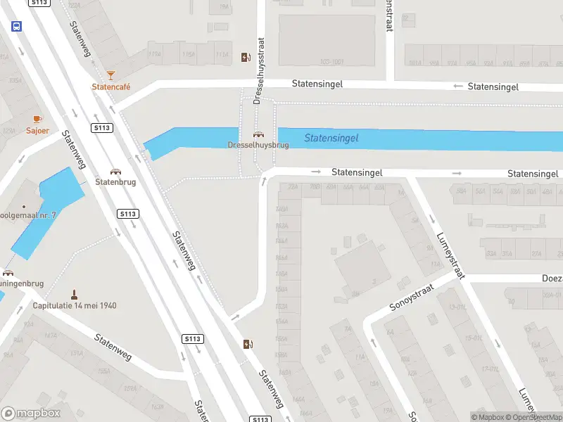 Ambulance met grote spoed naar de Statenweg in Rotterdam