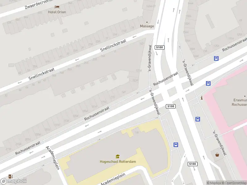 Ambulance met grote spoed naar de Rochussenstraat in Rotterdam