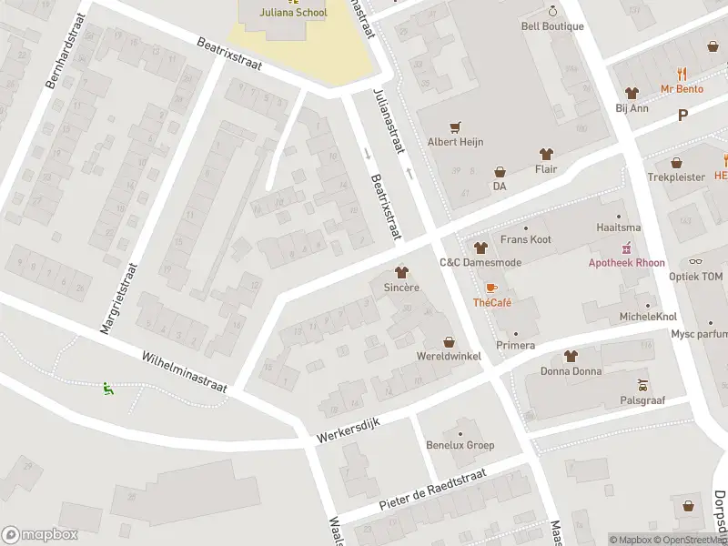 Ambulance met gepaste spoed naar de Mariastraat in Rhoon