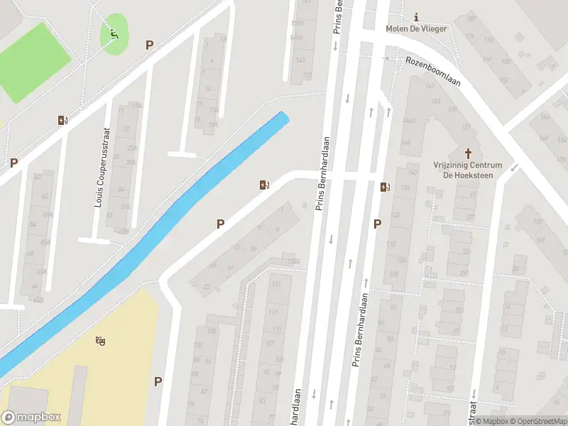 Ambulance met grote spoed naar de Alberdingk Thijmkade in Voorburg