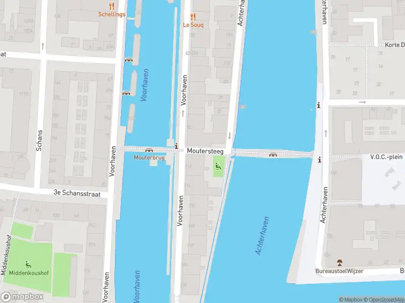 Ambulance met gepaste spoed naar de Moutersteeg in Rotterdam