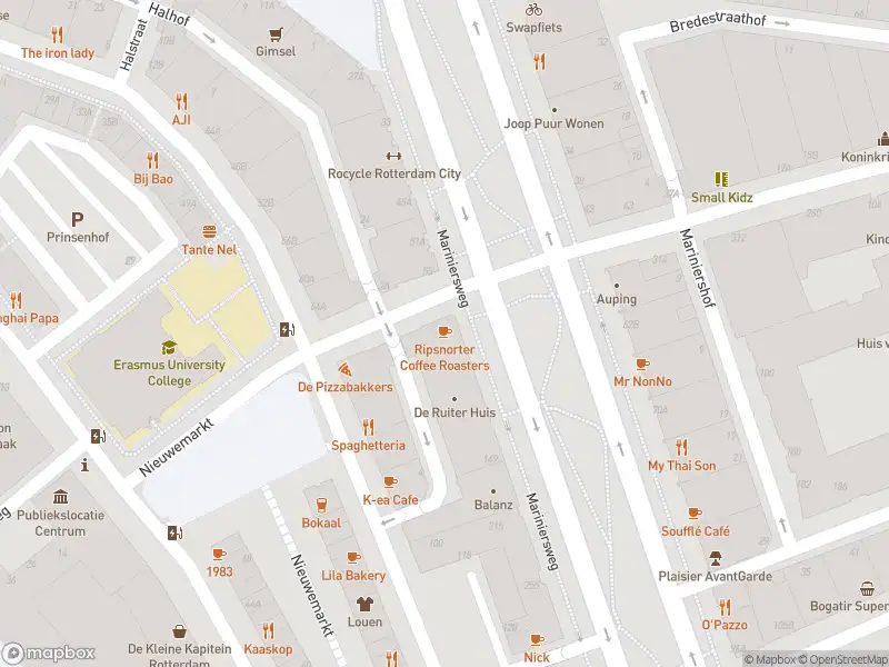 Ambulance met gepaste spoed naar de Mariniersweg in Rotterdam