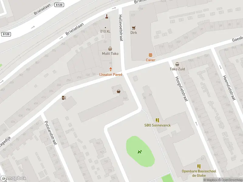 Ambulance met grote spoed naar de Zwartewaalstraat in Rotterdam