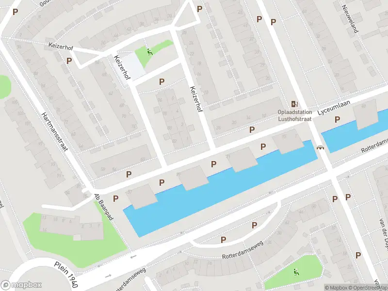 Ambulance met gepaste spoed naar de Hartmansstraat in Vlaardingen