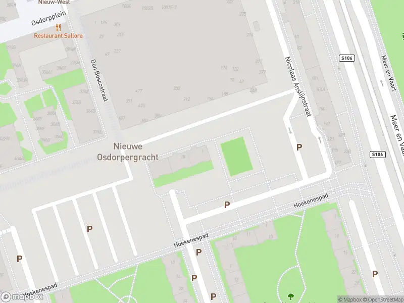 Ambulance met grote spoed naar de Wilhelmina Bladergroenstraat in Amsterdam