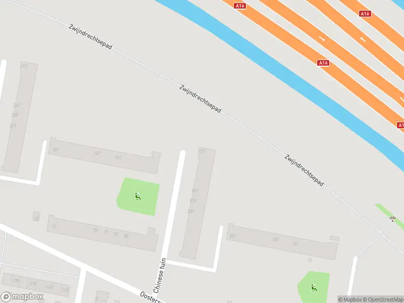 Ambulance met grote spoed naar de Chinese tuin in Rotterdam