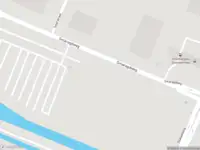 Brandweer met grote spoed naar de Smaragdweg in Alkmaar vanwege voertuigen te water