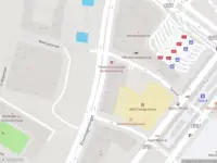 Ambulance met grote spoed naar de Elzenhagensingel in Amsterdam