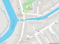 Ambulance met grote spoed naar de Kleinpolderkade in Rotterdam