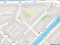 Ambulance met grote spoed naar de Van der Duijnstraat in Amsterdam