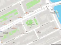 Brandweer met gepaste spoed naar de Servaes Noutsstraat in Amsterdam vanwege afhijsen patient