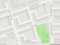 Ambulance met grote spoed naar de Christine Poolmanhof in Amsterdam