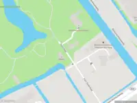 Ambulance met grote spoed naar de Oosterbeek in Wassenaar