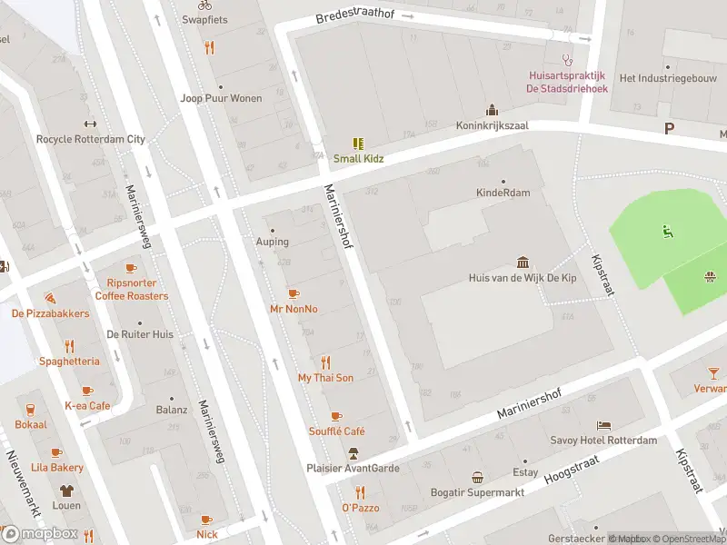 Ambulance met gepaste spoed naar de Mariniershof in Rotterdam