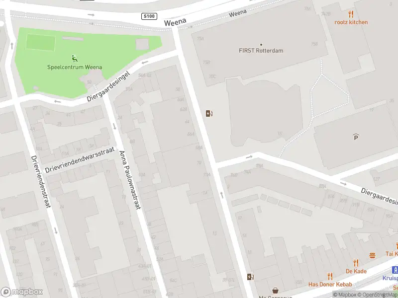 Ambulance met gepaste spoed naar de Diergaardesingel in Rotterdam