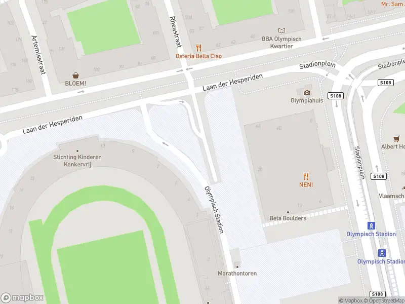 Ambulance met gepaste spoed naar de Artemisstraat in Amsterdam