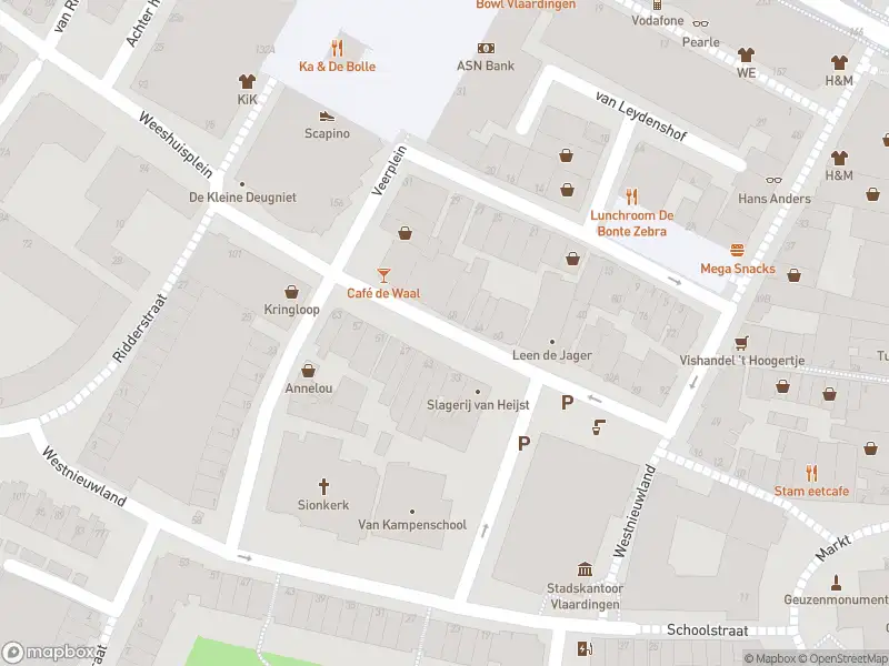 Ambulance met grote spoed naar de Paterstraat in Vlaardingen