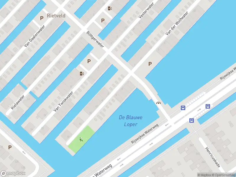 Ambulance met grote spoed naar de De Voswater in 's-Gravenhage