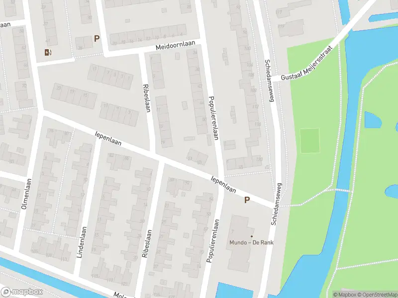 Ambulance met gepaste spoed naar de Populierenlaan in Schiedam