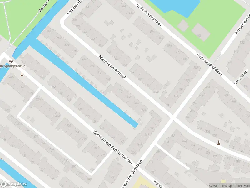 Ambulance met grote spoed naar de Nieuwe Kerkstraat in Rotterdam