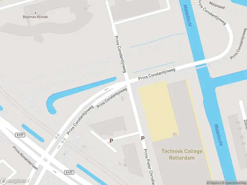 Ambulance met gepaste spoed naar de Prins Constantijnweg in Rotterdam