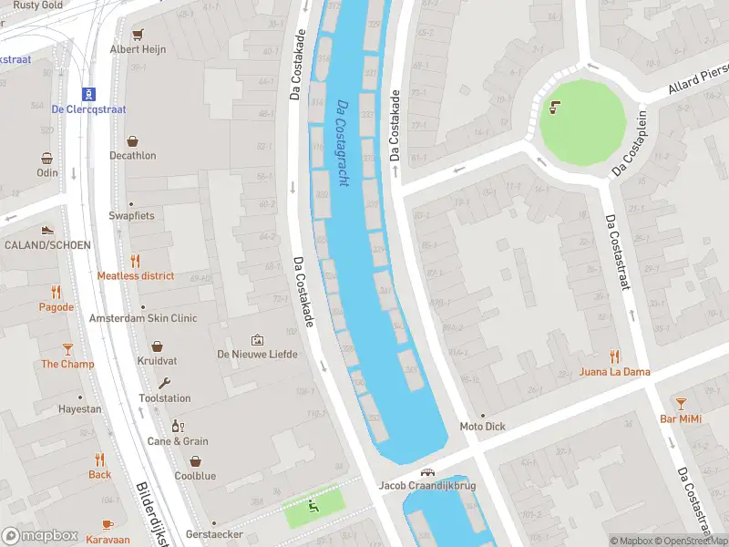 Ambulance met gepaste spoed naar de Bilderdijkpark in Amsterdam