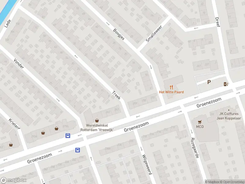 Ambulance met grote spoed naar de Treek in Rotterdam