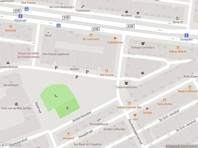 Ambulance met grote spoed naar de Achterklooster in Rotterdam