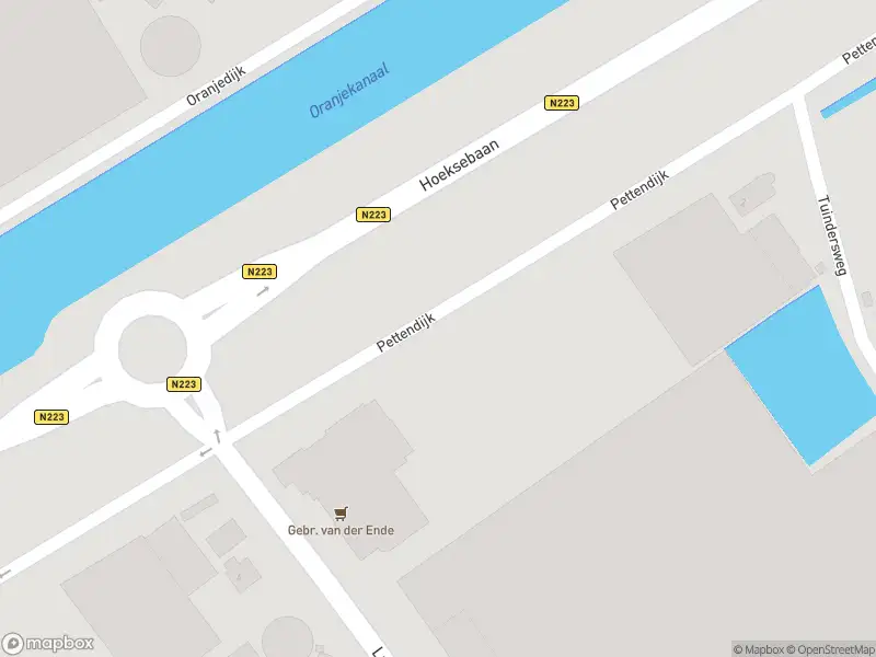 Ambulance met grote spoed naar de Pettendijk in Maasdijk