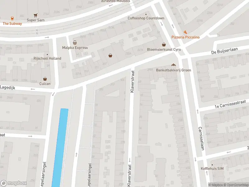 Ambulance met grote spoed naar de Klaverstraat in Rotterdam