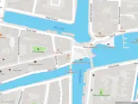 Brandweer met grote spoed naar de Haven in Leiden vanwege afhijsen patient