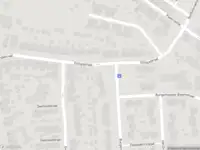 Ambulance met gepaste spoed naar de Burgemeester Verduynstraat in Pernis Rotterdam