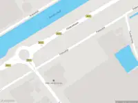 Ambulance met grote spoed naar de Pettendijk in Maasdijk