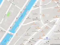 Ambulance met gepaste spoed naar de Koggestraat in Amsterdam