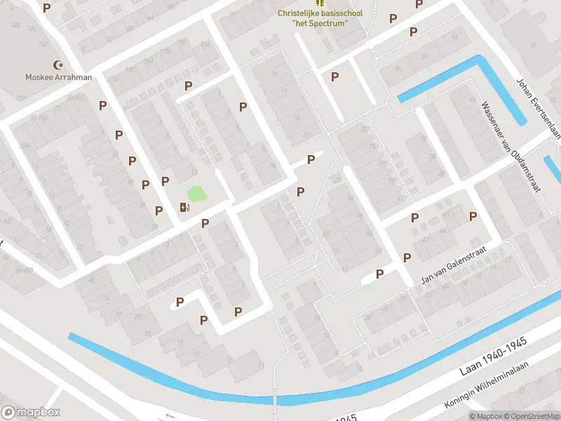 Ambulance met grote spoed naar de Michiel de Ruyterplein in Maassluis