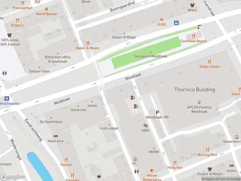 Ambulance met gepaste spoed naar de Westblaak in Rotterdam