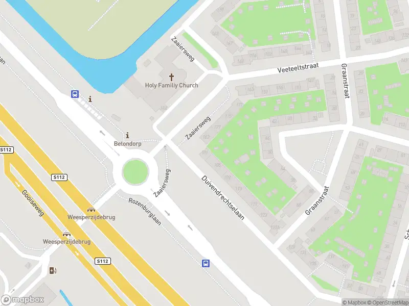 Ambulance met gepaste spoed naar de Duivendrechtselaan in Amsterdam