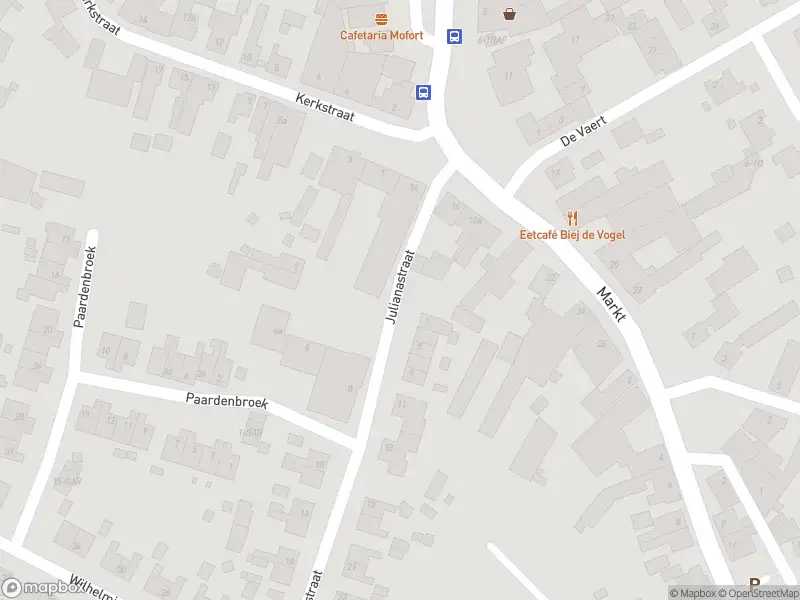 Ambulance met grote spoed naar de Julianastraat in Montfort